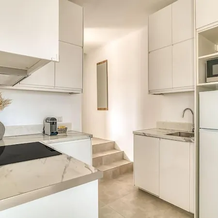 Folia House - Overlooking