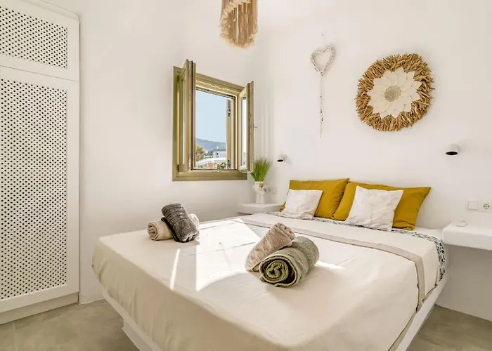 Folia House - Overlooking *